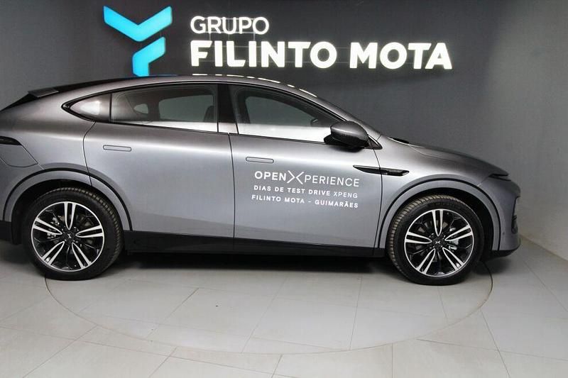 Cinza Usado 2025 XPENG G6 AWD Performance SUV | € 49.990 - Imagem 1/4