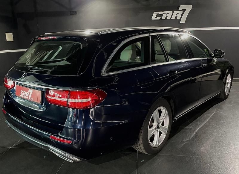 Usado Mercedes E200 Avantgarde 150 HP (110 kW) 2017 Azul Carrinha