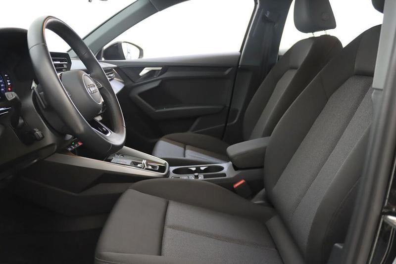 Usado Audi A3 Sportback e-tron 204 HP (150 kW) 2023 Preto Citadino