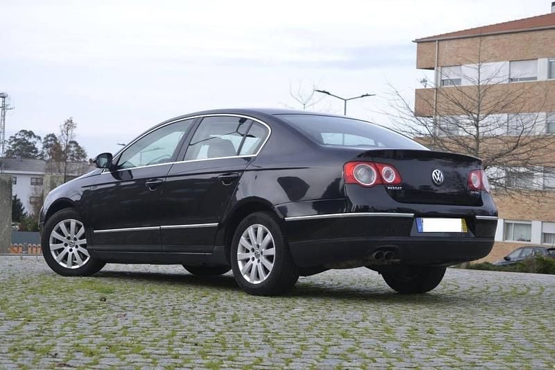 Usado VW Passat 140 HP (102 kW) 2010 Preto