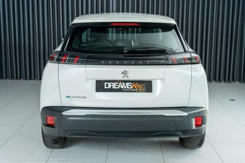 Usado Peugeot e-2008 100 kW (136 HP) 2023 Branco SUV