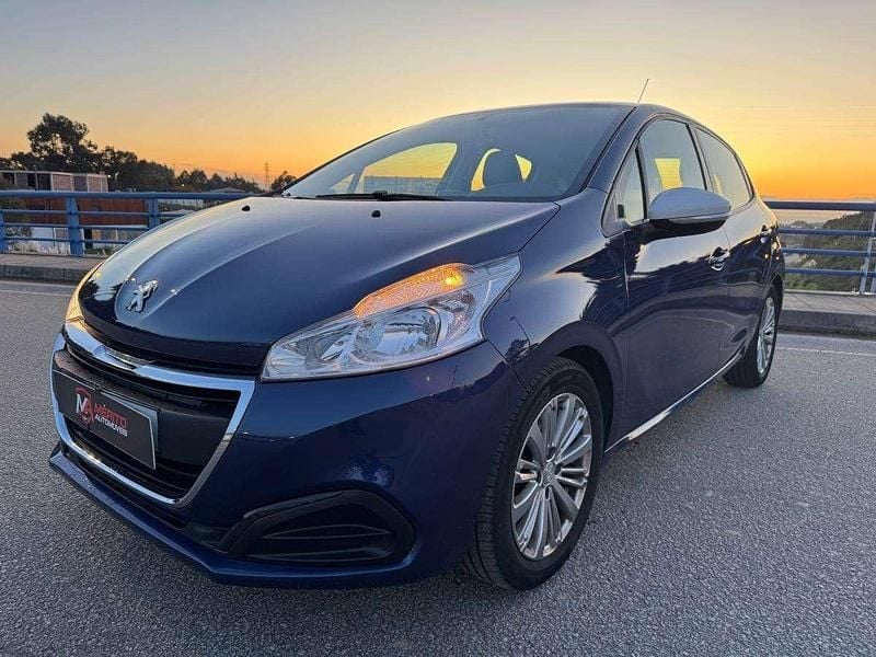 Azul Usado 2017 Peugeot 208 Citadino | € 7.490 (Super Preço) - Imagem 1/4