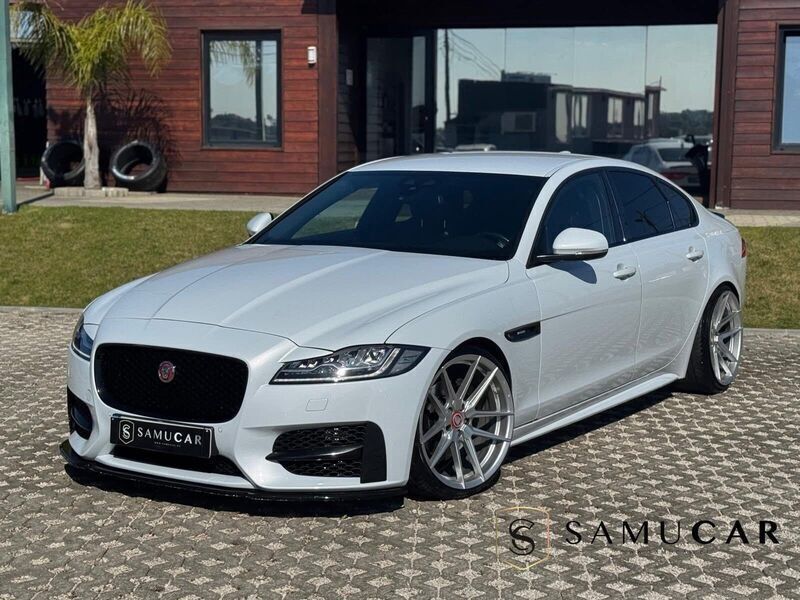 Branco Usado 2018 Jaguar XF R-Dynamic Sedan | € 32.990 - Imagem 1/4