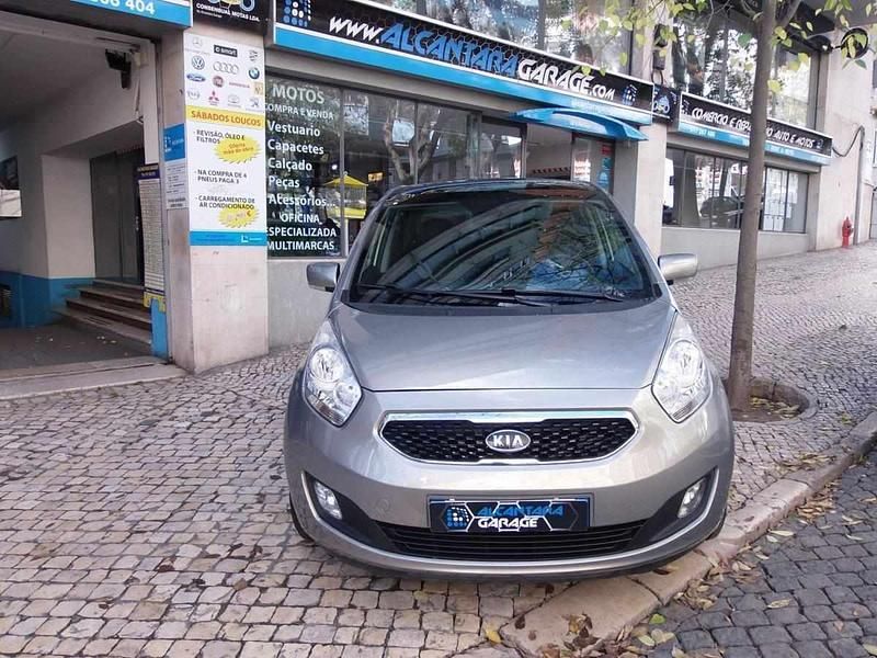 Usado Kia Venga DREAM-TEAM Edition 128 HP (94 kW) 2012 Bege (metalizado) Citadino