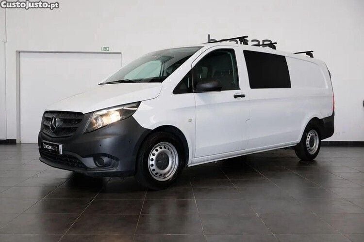 Branco Usado 2019 Mercedes Vito Monovolume | € 25.750 - Imagem 1/1