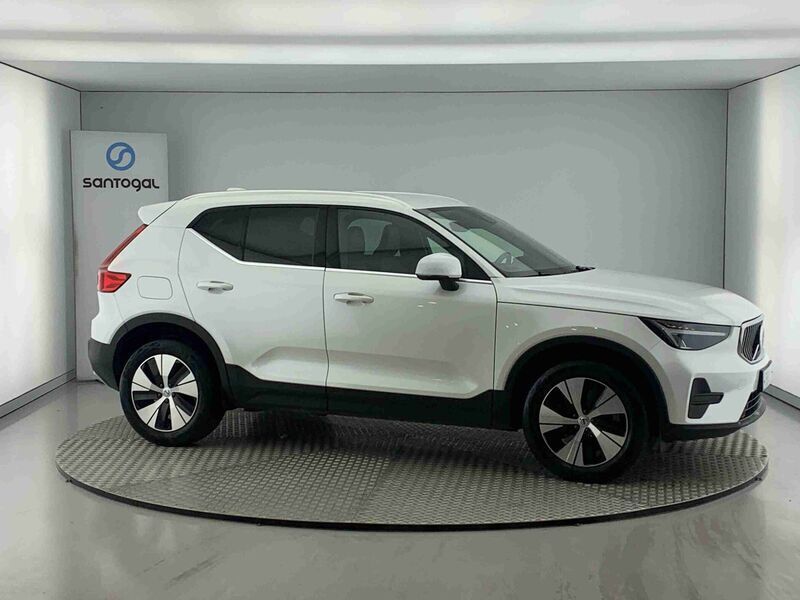 Branco Usado 2023 Volvo XC40 Core SUV | € 42.490 (Caro) - Imagem 1/4