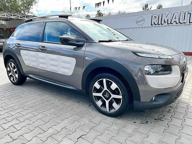 Usado Citroën C4 Cactus 82 HP (60 kW) 2015 Cinzento Citadino