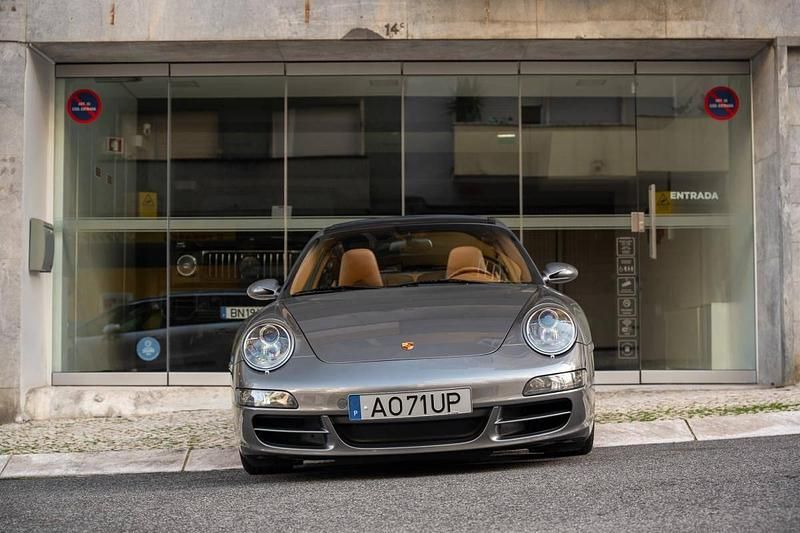 Usado Porsche 911 355 HP (261 kW) 2006 Cinzento