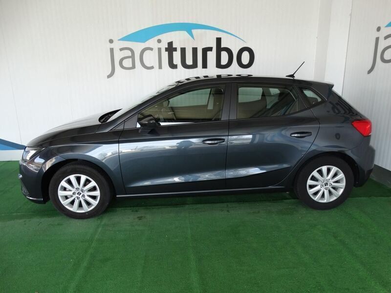 Usado Seat Ibiza Style 80 HP (58 kW) 2022 Cinzento Citadino
