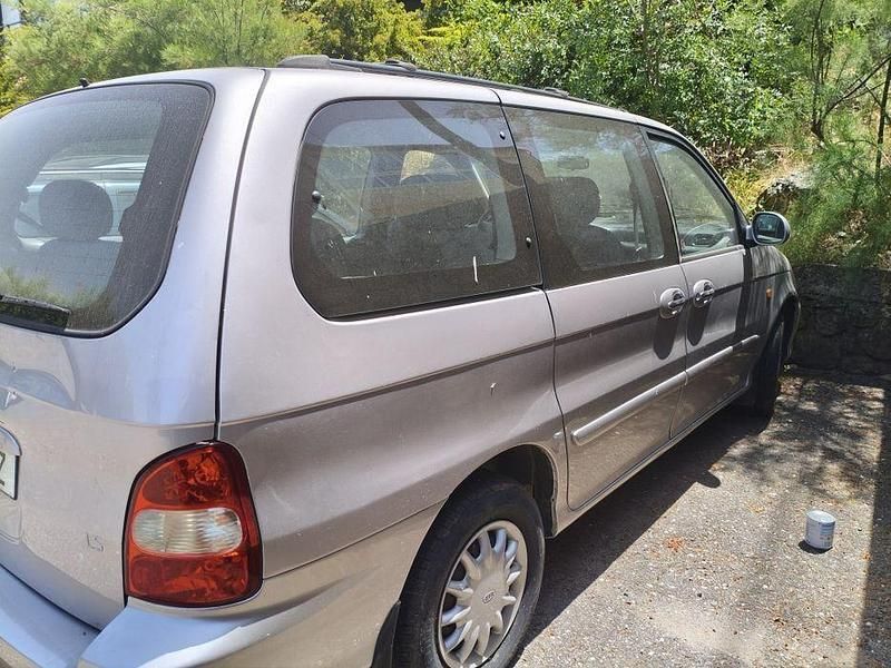 Usado 2002 Kia Carnival Monovolume | € 1.000 - Imagem 1/4