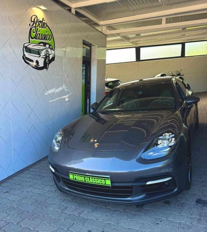 Cinzento Usado 2018 Porsche Panamera 4 Sedan | € 73.900 (Caro) - Imagem 1/4