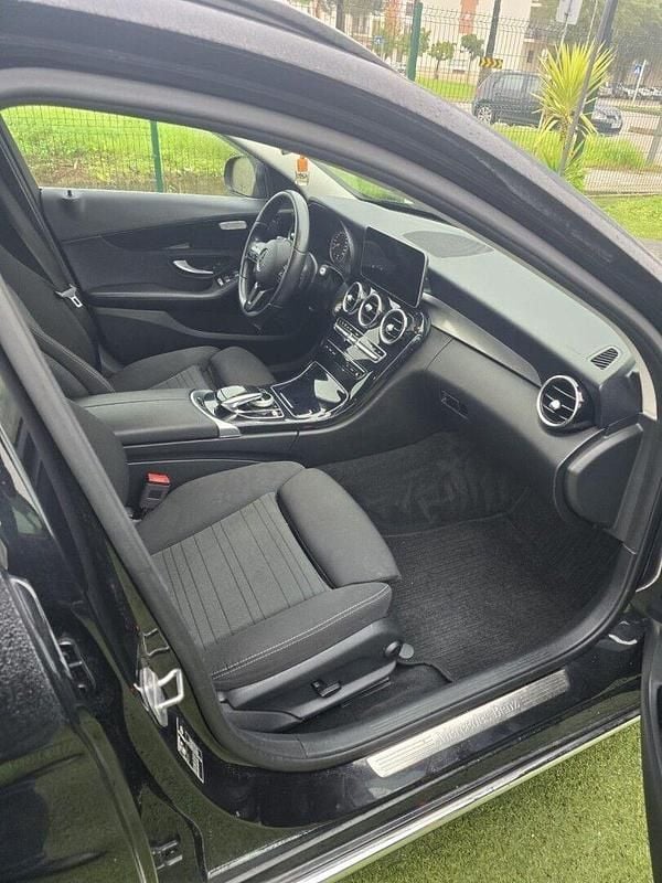 Usado Mercedes C220 194 HP (142 kW) 2019 Preto Carrinha