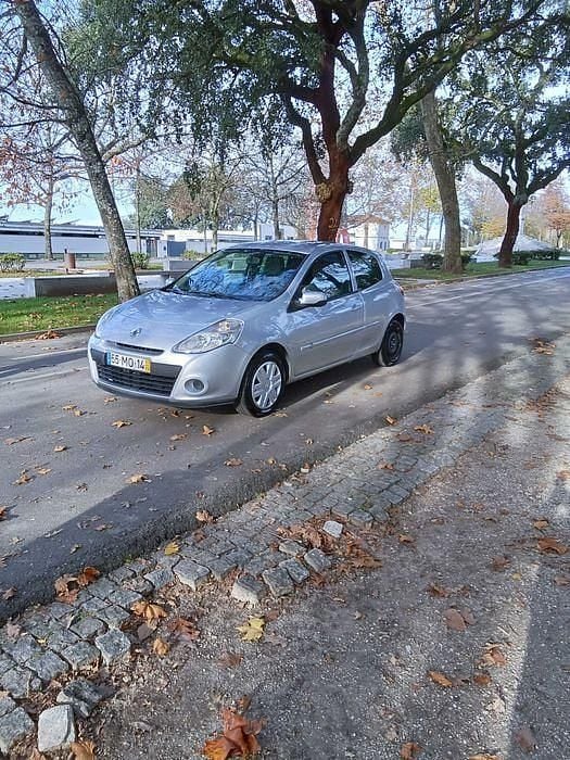 Usado 2011 Renault Clio III | € 4.750 - Imagem 1/4