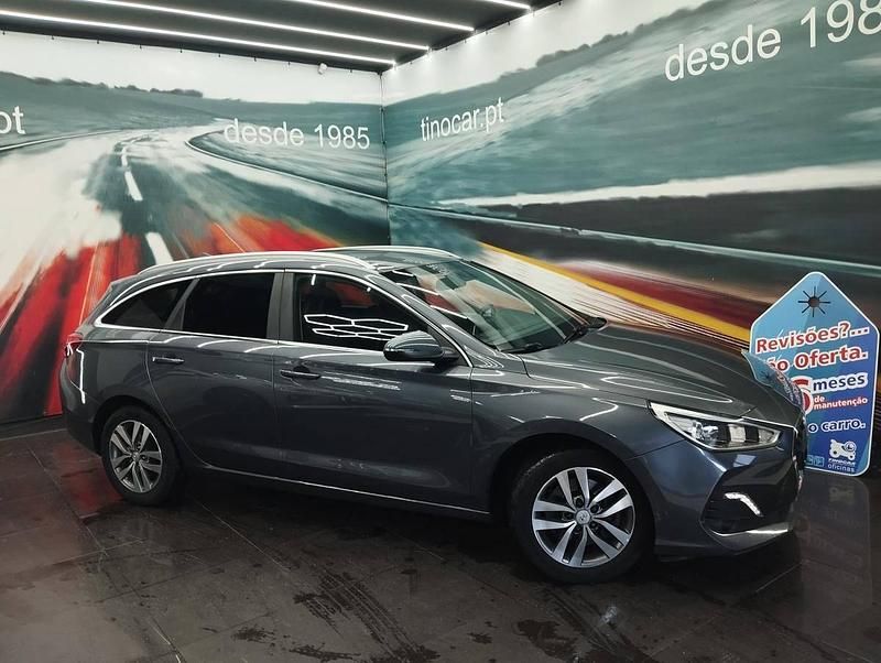 Usado Hyundai i30 116 HP (85 kW) 2019 Cinzento Carrinha