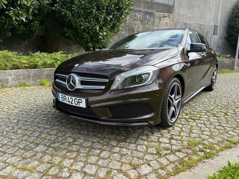 Castanho Usado 2015 Mercedes A200 AMG line | € 17.900 - Imagem 1/4
