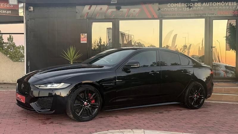 Preto Usado 2021 Jaguar XE R-Dynamic Sedan | € 29.990 - Imagem 1/4