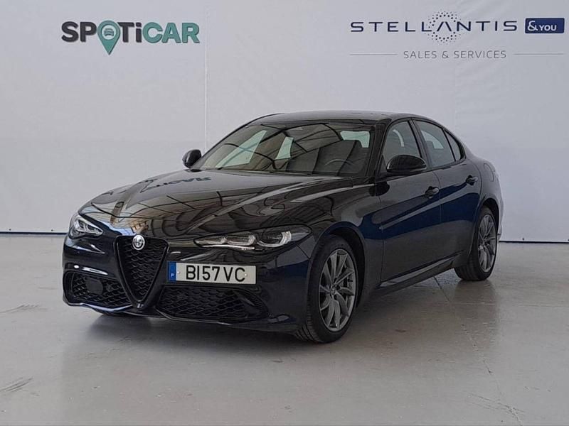 Preto Usado 2024 Alfa Romeo Giulia Sprint Sprint Coupé | € 46.900 - Imagem 1/4