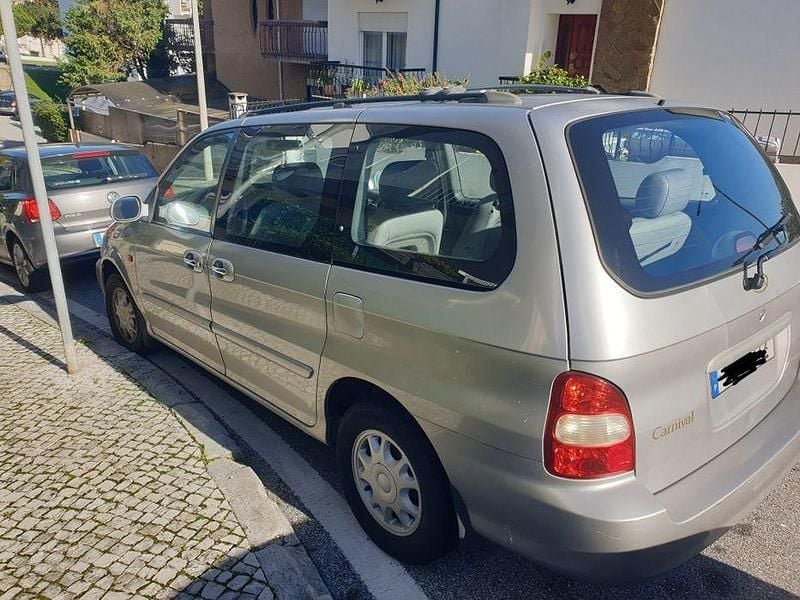 Usado 2002 Kia Carnival Monovolume | € 2.300 - Imagem 1/4