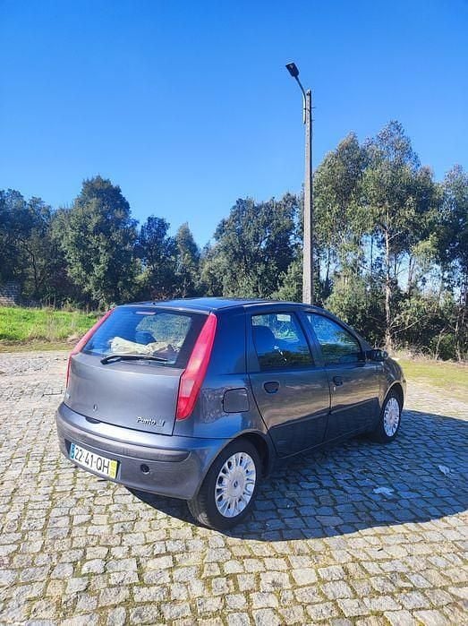 Usado Fiat Punto 80 HP (58 kW) 2002 Citadino