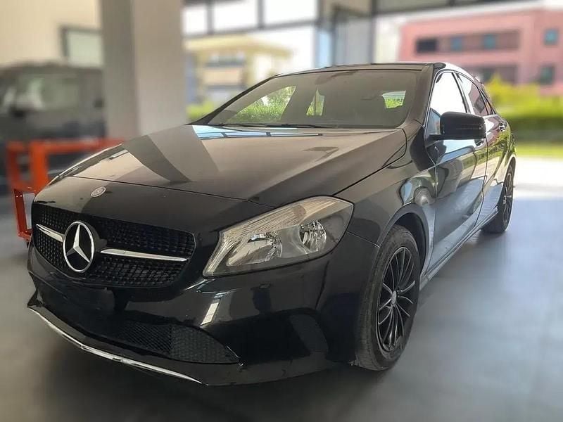 Preto Usado 2017 Mercedes A180 StreetStyle Citadino | € 16.950 (Preço justo) - Imagem 1/4