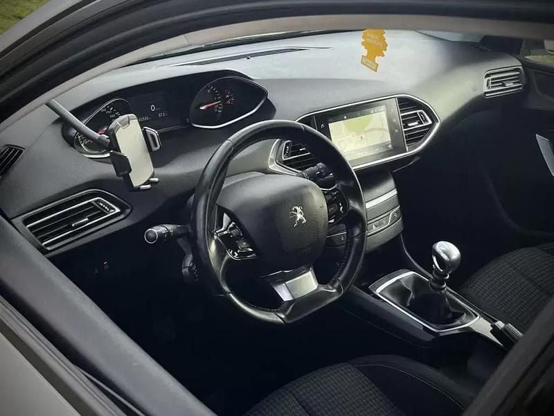 Usado Peugeot 308 SW Active 120 HP (88 kW) 2018 Branco pérola Carrinha