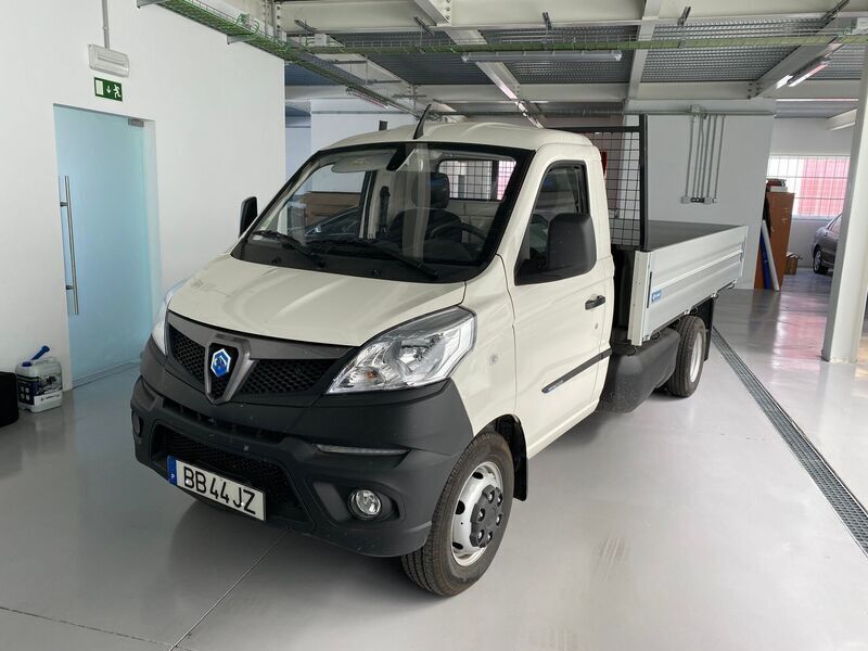 Branco Usado 2023 Piaggio Porter | € 21.000 - Imagem 1/4