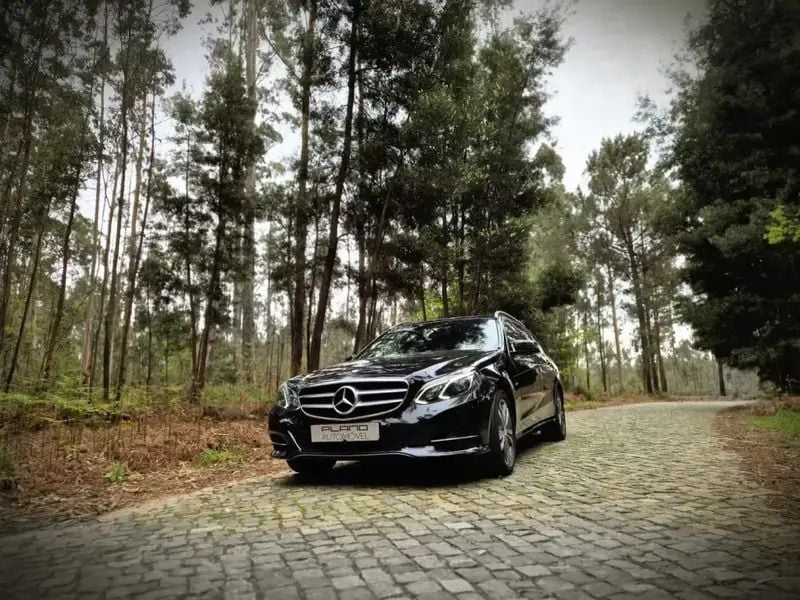 Usado Mercedes E220 Avantgarde 170 HP (125 kW) 2016 Preto Carrinha