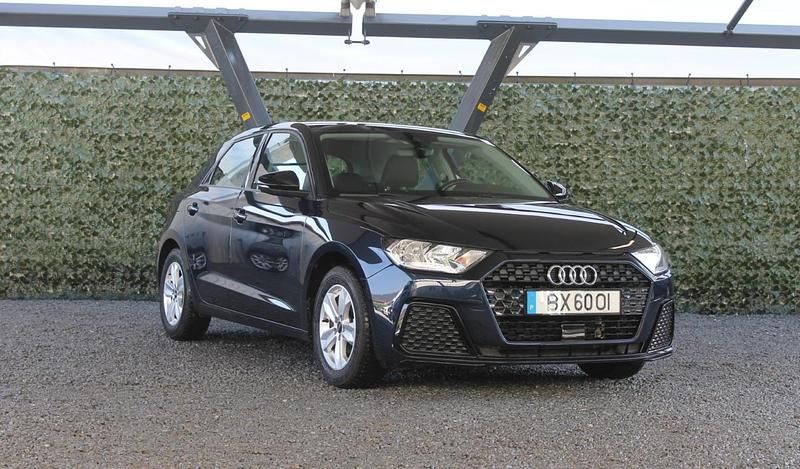 Azul Usado 2021 Audi A1 Advanced Citadino | € 17.380 (Preço justo) - Imagem 1/4