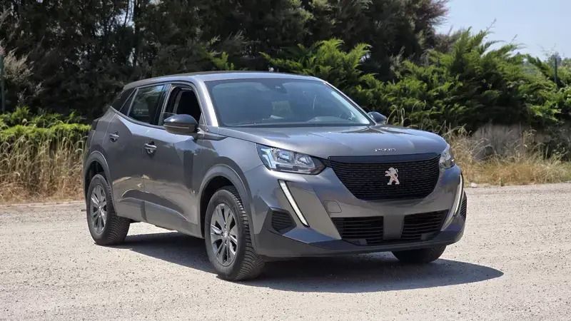 Cinza Usado 2022 Peugeot 2008 Allure SUV | € 19.950 (Preço justo) - Imagem 1/4