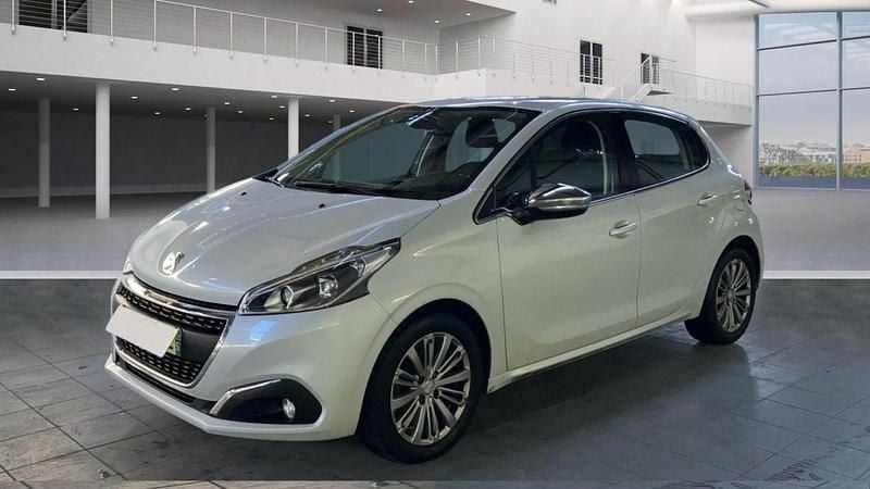Branco Usado 2017 Peugeot 208 Allure Citadino | € 12.900 (Preço justo) - Imagem 1/4