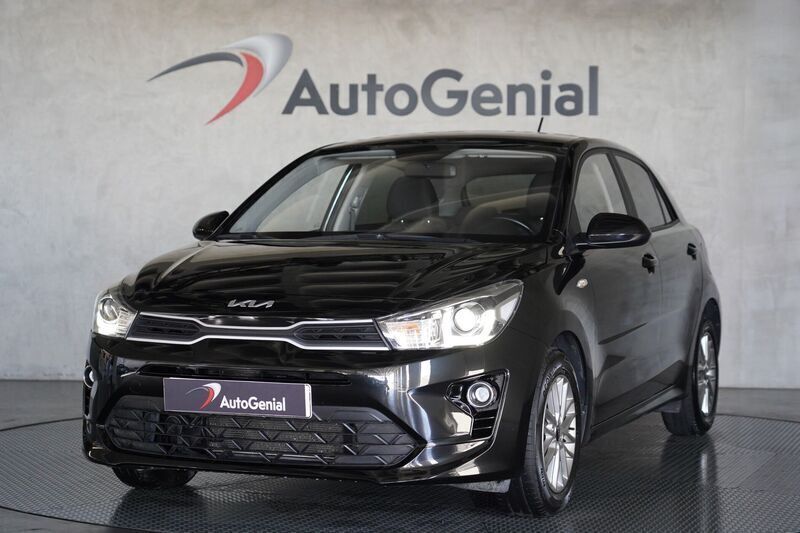 Cinzento Usado 2023 Kia Rio Citadino | € 16.990 (Preço justo) - Imagem 1/4