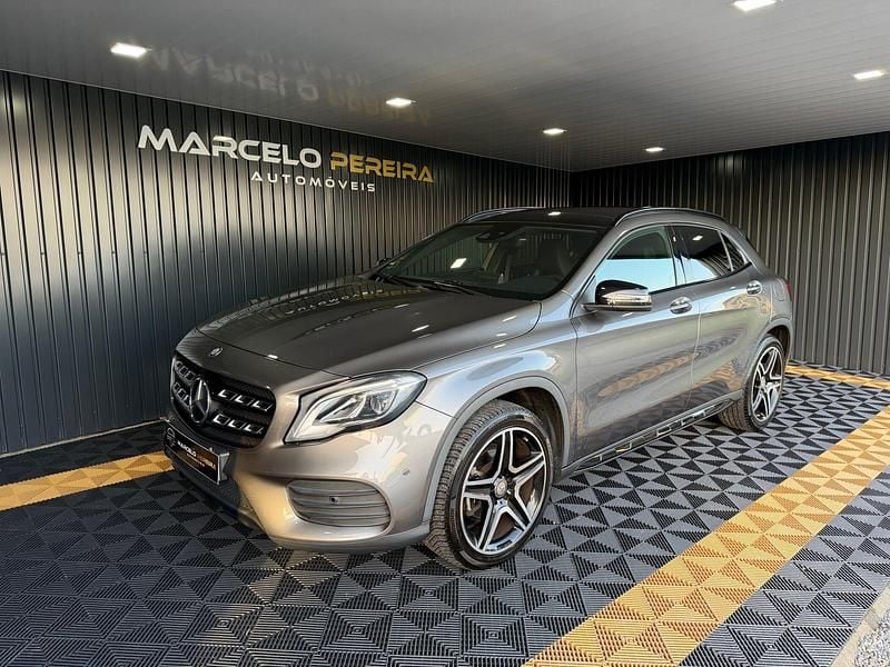 Cinza Usado 2017 Mercedes GLA200 AMG line SUV | € 27.450 - Imagem 1/4