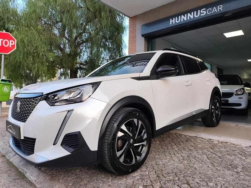 Usado Peugeot 2008 Allure 130 HP (95 kW) 2023 Branco SUV