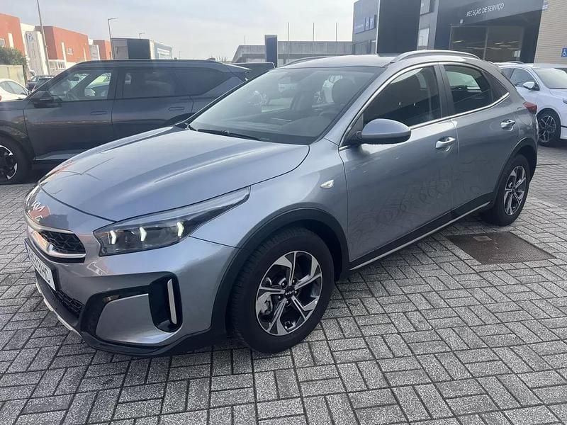 Usado Kia XCeed 100 HP (73 kW) 2025 Cinza SUV