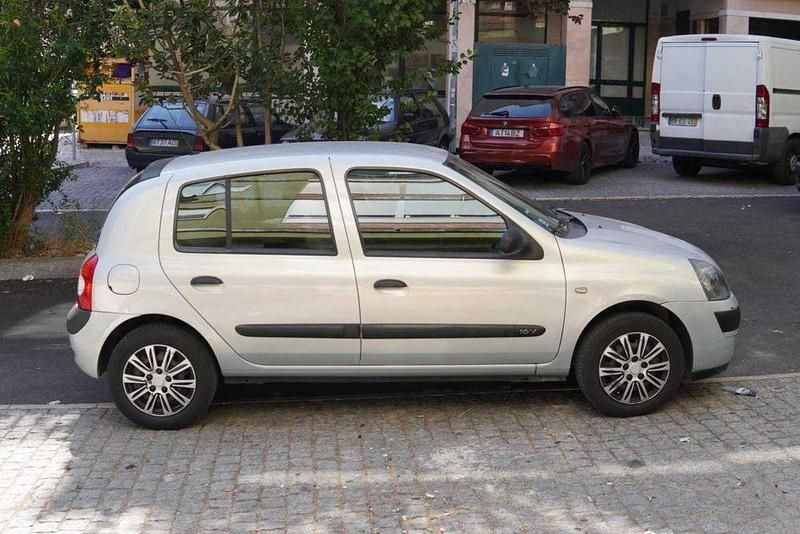 Usado 2004 Renault Clio II Sedan | € 1.950 (Super Preço) - Imagem 1/4