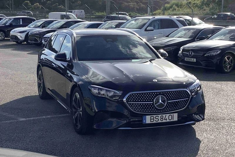 Preto Novo 2025 Mercedes E300 Carrinha | € 68.700 (Super Preço) - Imagem 1/4