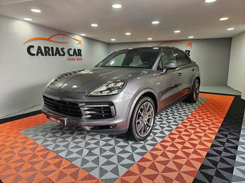 Usado Porsche Cayenne Platinum Edition 462 HP (339 kW) 2022 Cinza SUV
