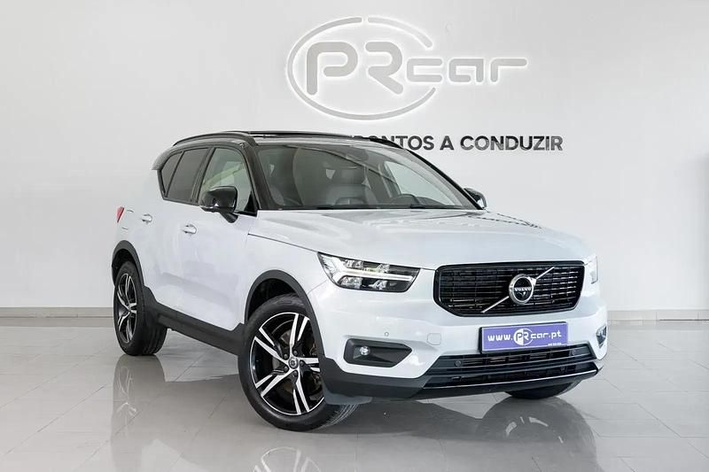 Cinzento "nardo" Usado 2021 Volvo XC40 R-Design SUV | € 33.900 - Imagem 1/4