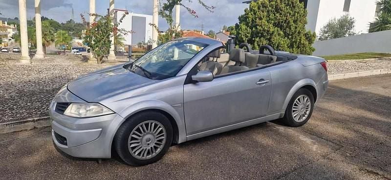 Usado Renault Mégane GrandTour 106 HP (77 kW) 2006 Cinzento Carrinha