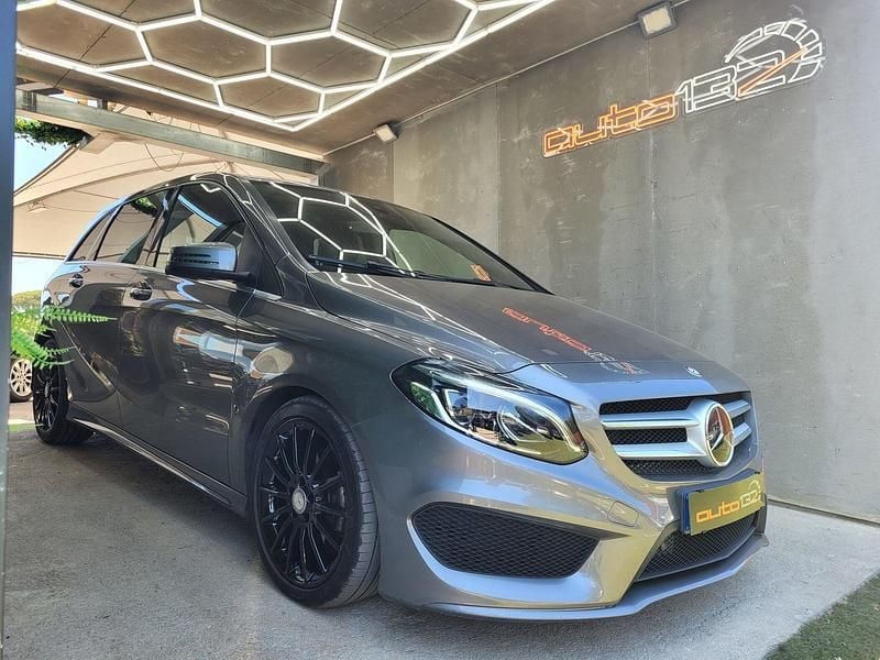 Cinza Usado 2015 Mercedes B200 AMG line Monovolume | € 13.990 - Imagem 1/4