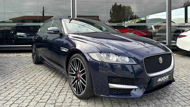 Azul Usado 2019 Jaguar XF R-Sport Sedan | € 31.000 - Imagem 1/4