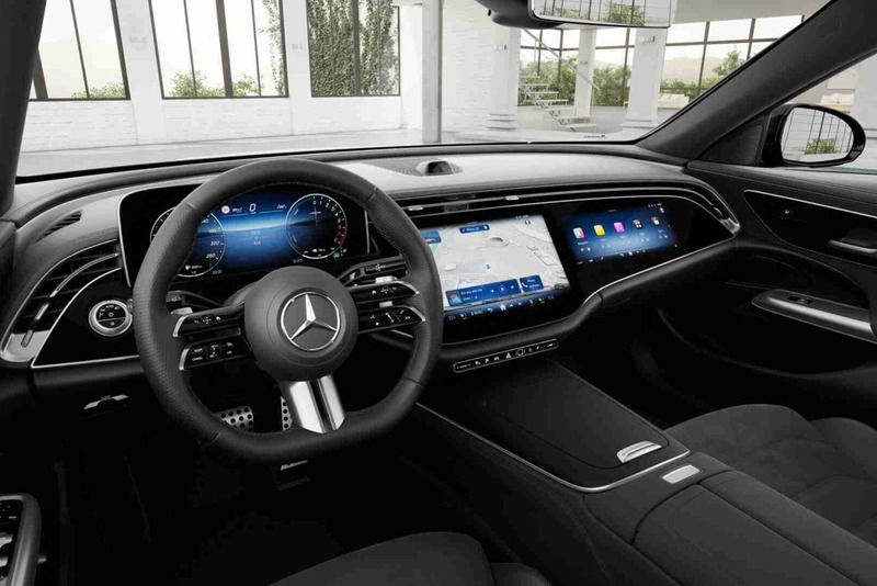 Preto Novo 2025 Mercedes E300 Carrinha | € 83.900 - Imagem 1/4