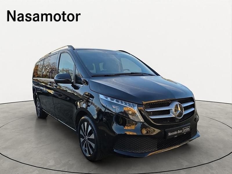 Preto metalizado Usado 2023 Mercedes V250 Avantgarde Monovolume | € 70.500 (Preço justo) - Imagem 1/4