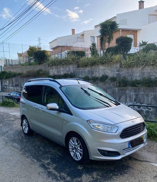 Usado 2017 Ford Tourneo Courier Monovolume | € 9.800 (Preço justo) - Imagem 1/4
