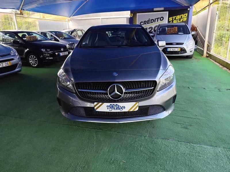 Usado Mercedes A180 109 HP (80 kW) 2016 Cinzento Citadino