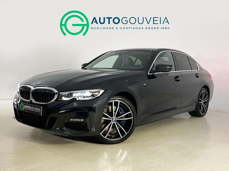 Preto Usado 2021 BMW 330 M Sport Sedan | € 33.750 - Imagem 1/4