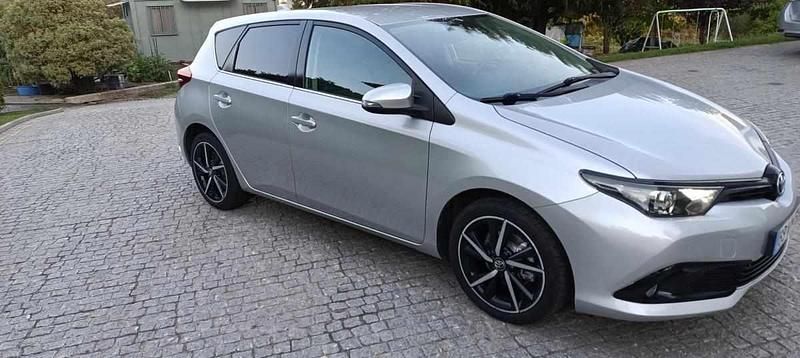 Usado Toyota Auris 90 HP (66 kW) 2018 Cinzento Citadino