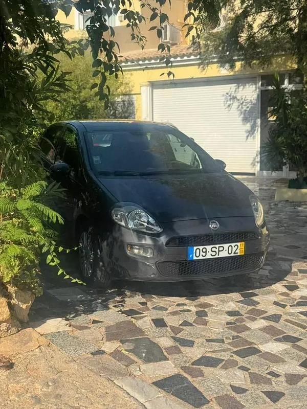 Cinzento Usado 2017 Fiat Punto Citadino | € 7.900 (Preço justo) - Imagem 1/4
