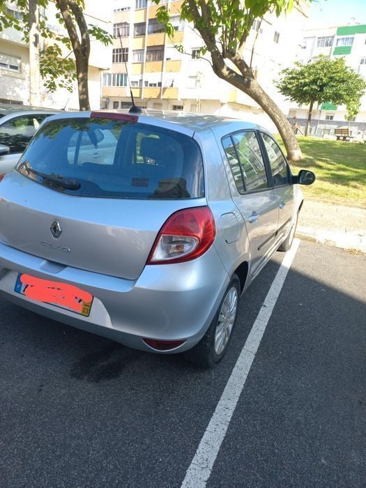 Usado 2010 Renault Clio III Sedan | € 3.150 - Imagem 1/4