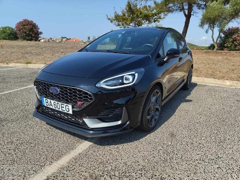 Preto Usado 2023 Ford Fiesta Citadino | € 31.900 (Caro) - Imagem 1/4